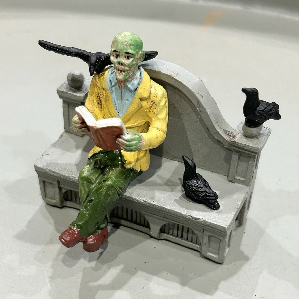 Lemax 12006 READING IN PEACE Spooky Town Figurine Halloween Decor Figure Retired